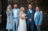 Gruppenfoto von dem Brautpaar mit den engsten Freunden